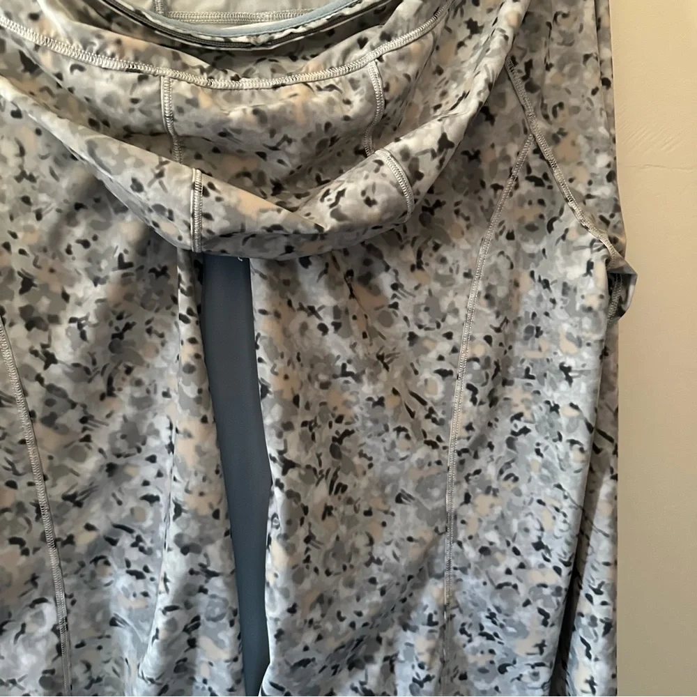 Lululemon Lightened Up Pullover Ambient Grey